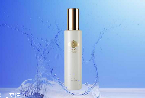 補(bǔ)水霜和爽膚水的區(qū)別 補(bǔ)水霜和爽膚水這樣用護(hù)膚效果好 補(bǔ)水霜和爽膚水的區(qū)別 補(bǔ)水霜和爽膚水這樣用護(hù)膚效果好