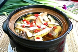 天麻燉雞可以放紅棗嗎 當(dāng)然可以 天麻燉雞可以放紅棗嗎 當(dāng)然可以