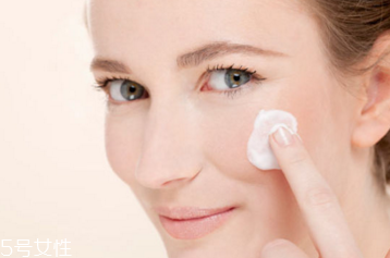 化妝棉和卸妝棉可以重復(fù)用嗎 化妝棉的使用壽命 化妝棉和卸妝棉可以重復(fù)用嗎 化妝棉的使用壽命