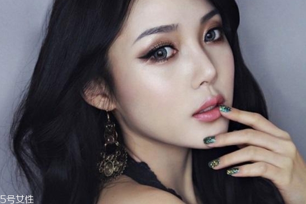 單色眼影怎么涂自然？手殘黨適合單色眼影