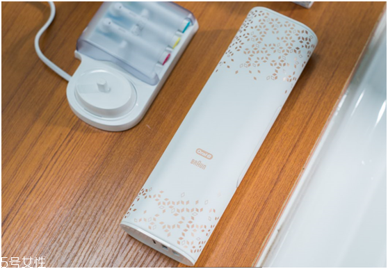 歐樂b電動牙刷怎么樣？四個刷頭很好用