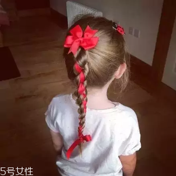 八字劉海怎么弄才好看 可愛軟萌的小女孩發(fā)型綁扎方法 八字劉海怎么弄才好看 可愛軟萌的小女孩發(fā)型綁扎方法