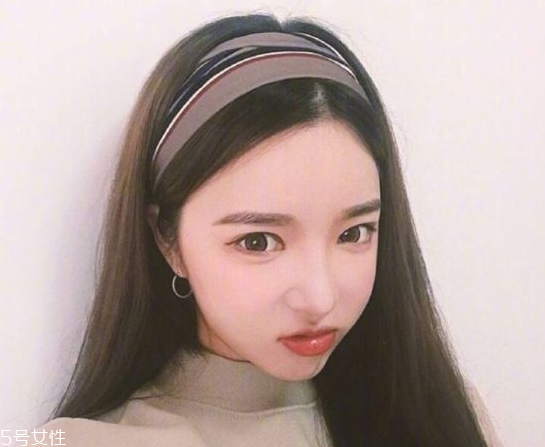 韓國(guó)發(fā)帶怎么帶好看 韓國(guó)發(fā)帶的系法圖解 韓國(guó)發(fā)帶怎么帶好看 韓國(guó)發(fā)帶的系法圖解