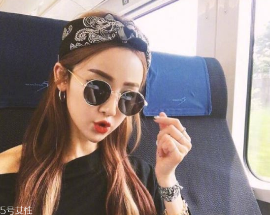 韓國(guó)發(fā)帶怎么帶好看 韓國(guó)發(fā)帶的系法圖解 韓國(guó)發(fā)帶怎么帶好看 韓國(guó)發(fā)帶的系法圖解