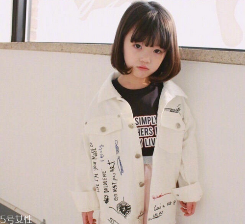 八字劉海怎么弄才好看 可愛軟萌的小女孩發(fā)型綁扎方法 八字劉海怎么弄才好看 可愛軟萌的小女孩發(fā)型綁扎方法