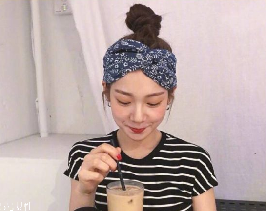 韓國(guó)發(fā)帶怎么帶好看 韓國(guó)發(fā)帶的系法圖解 韓國(guó)發(fā)帶怎么帶好看 韓國(guó)發(fā)帶的系法圖解