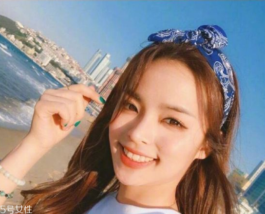 韓國(guó)發(fā)帶怎么帶好看 韓國(guó)發(fā)帶的系法圖解 韓國(guó)發(fā)帶怎么帶好看 韓國(guó)發(fā)帶的系法圖解