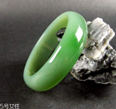 玉手鐲取不下來怎么辦？小妙招輕松取下玉手鐲