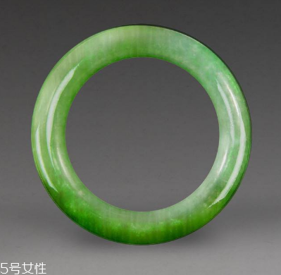 玉手鐲取不下來怎么辦？小妙招輕松取下玉手鐲