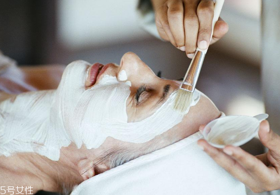 泥狀面膜敷多久 敷面膜前一定要清潔面部 泥狀面膜敷多久 敷面膜前一定要清潔面部