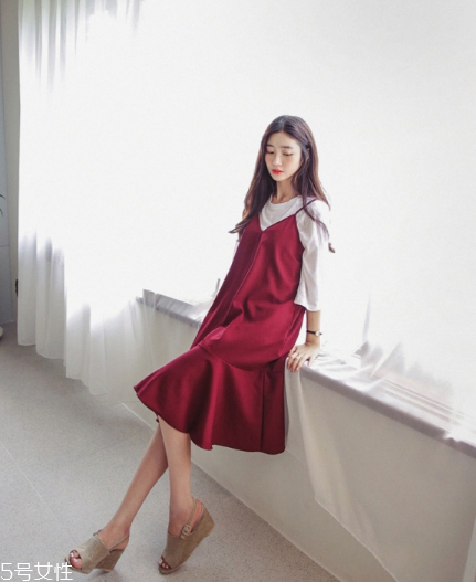 紅色連衣裙搭配什么外套？最時尚氣質(zhì)的穿搭