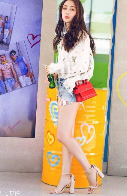 charles keith鞋子多少錢？鞋包界的快時(shí)尚