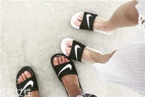 2022流行什么拖鞋？凹造型離不開它