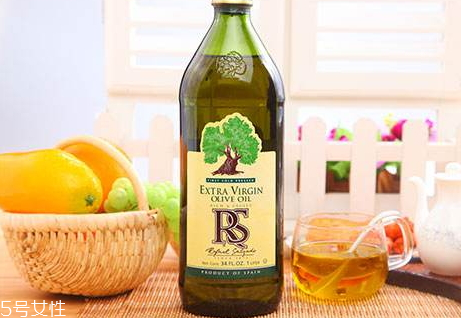 核桃油和橄欖油哪個(gè)好 核桃油的營(yíng)養(yǎng)要好一些 核桃油和橄欖油哪個(gè)好 核桃油的營(yíng)養(yǎng)要好一些