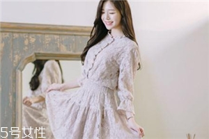 蕾絲連衣裙搭配什么外套？蕾絲連衣裙搭配外套技巧