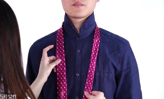 最簡單的領帶打法圖解 快捷打領帶的方法 最簡單的領帶打法圖解 快捷打領帶的方法