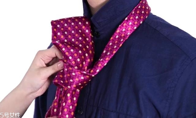 最簡單的領帶打法圖解 快捷打領帶的方法 最簡單的領帶打法圖解 快捷打領帶的方法