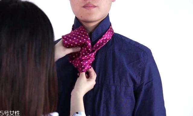 最簡單的領帶打法圖解 快捷打領帶的方法 最簡單的領帶打法圖解 快捷打領帶的方法