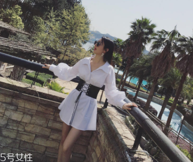 2022細(xì)條紋襯衫女款搭配 3種襯衫裙時髦不費(fèi)力 2022細(xì)條紋襯衫女款搭配 3種襯衫裙時髦不費(fèi)力