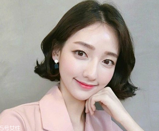 好看的女生短卷發(fā)發(fā)型推薦 夏天適合的短發(fā)發(fā)型圖片推薦 好看的女生短卷發(fā)發(fā)型推薦 夏天適合的短發(fā)發(fā)型圖片推薦