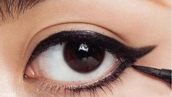 北極星仿妝怎么畫 北極星眼妝詳細(xì)簡(jiǎn)單教程 北極星仿妝怎么畫 北極星眼妝詳細(xì)簡(jiǎn)單教程