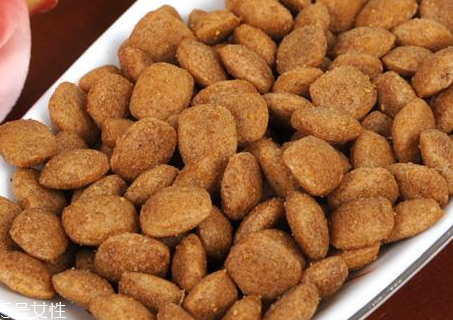 羊奶粉可以和狗糧一起吃嗎 羊奶粉可以和狗糧一起吃嗎