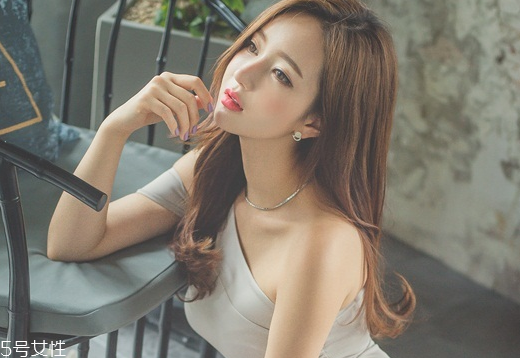 2022年最流行顯白發(fā)色 2022頭發(fā)顏色大全圖片 2022年最流行顯白發(fā)色 2022頭發(fā)顏色大全圖片