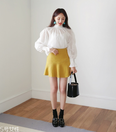 高腰短裙怎么搭配上衣？高腰短裙搭配上衣圖片