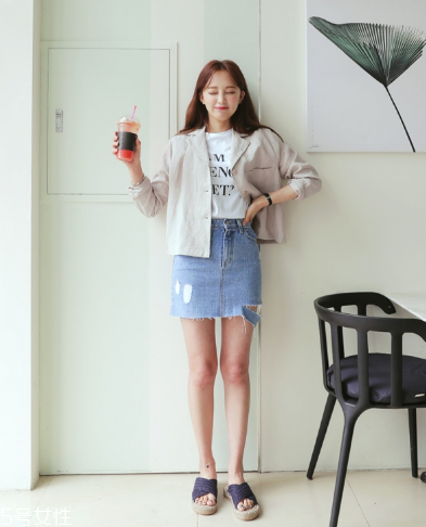 高腰短裙怎么搭配上衣？高腰短裙搭配上衣圖片