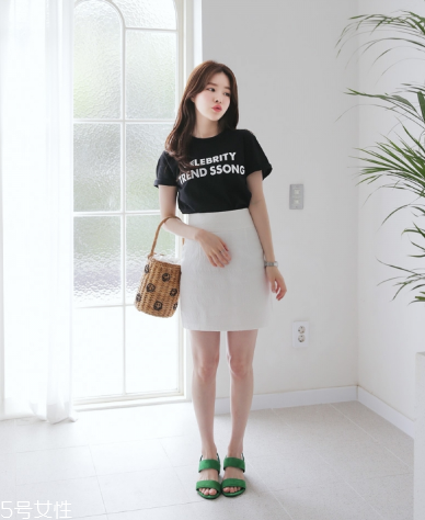 高腰短裙怎么搭配上衣？高腰短裙搭配上衣圖片