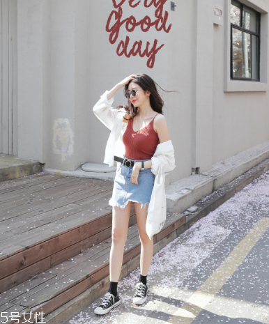 高腰短裙怎么搭配上衣？高腰短裙搭配上衣圖片