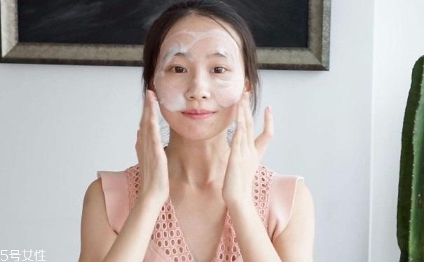 午睡多長時間需要卸妝 午休1小時與2小時的卸妝方法 午睡多長時間需要卸妝 午休1小時與2小時的卸妝方法