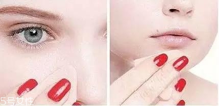 化妝卡粉是什么意思 導(dǎo)致卡粉的原因和解決方法 化妝卡粉是什么意思 導(dǎo)致卡粉的原因和解決方法