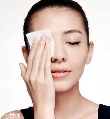 化妝卡粉是什么意思 導(dǎo)致卡粉的原因和解決方法 化妝卡粉是什么意思 導(dǎo)致卡粉的原因和解決方法