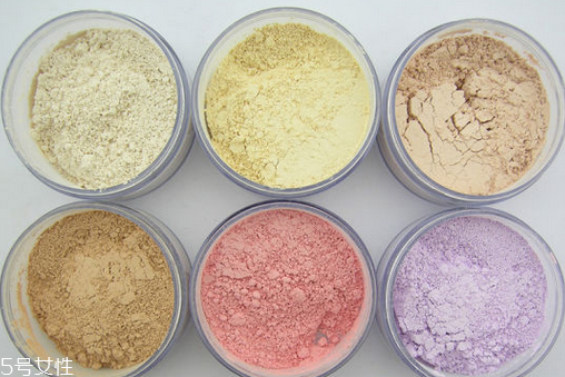 怎么撲蜜粉才能均勻又服貼 蜜粉的三個(gè)使用技巧 怎么撲蜜粉才能均勻又服貼 蜜粉的三個(gè)使用技巧