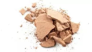 化妝卡粉是什么意思 導(dǎo)致卡粉的原因和解決方法 化妝卡粉是什么意思 導(dǎo)致卡粉的原因和解決方法