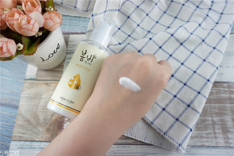 春雨蜂蜜乳致痘嗎 春雨乳液的致痘原因 春雨蜂蜜乳致痘嗎 春雨乳液的致痘原因