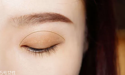 戴眼鏡需要畫臥蠶嗎 戴眼鏡化妝的具體步驟 戴眼鏡需要畫臥蠶嗎 戴眼鏡化妝的具體步驟