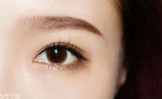 戴眼鏡需要畫臥蠶嗎 戴眼鏡化妝的具體步驟 戴眼鏡需要畫臥蠶嗎 戴眼鏡化妝的具體步驟