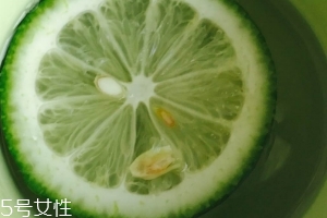 青檸檬可以敷臉嗎？青檸檬敷臉能美白嗎？