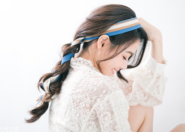 發(fā)帶怎么戴 中長(zhǎng)發(fā)怎么用發(fā)帶編發(fā) 發(fā)帶怎么戴 中長(zhǎng)發(fā)怎么用發(fā)帶編發(fā)