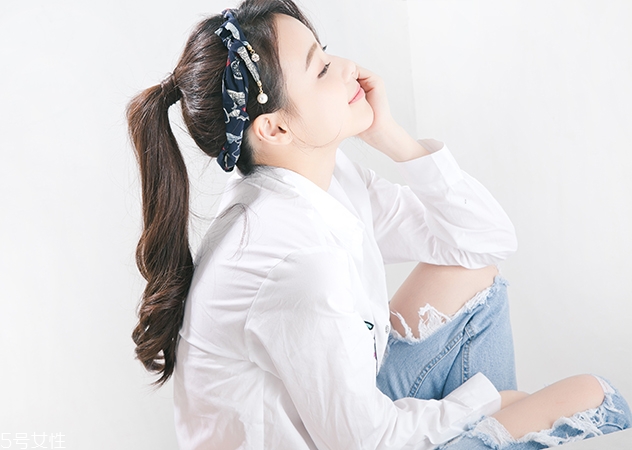 發(fā)帶怎么戴 中長(zhǎng)發(fā)怎么用發(fā)帶編發(fā) 發(fā)帶怎么戴 中長(zhǎng)發(fā)怎么用發(fā)帶編發(fā)