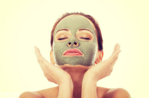 片狀面膜和泥狀面膜哪個(gè)好 泥狀面膜和片狀面膜的不同 片狀面膜和泥狀面膜哪個(gè)好 泥狀面膜和片狀面膜的不同