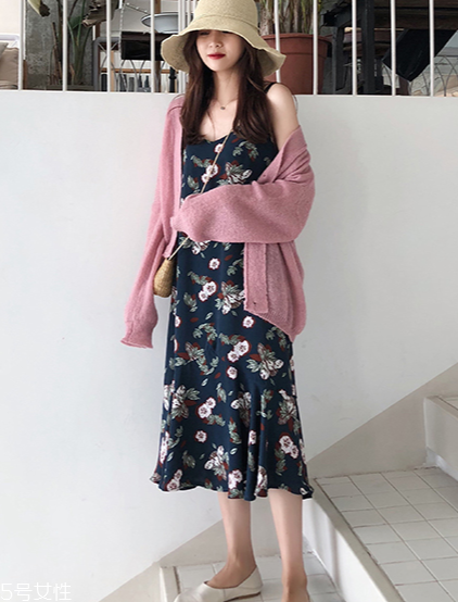 吊帶裙怎么穿好看？吊帶裙穿搭技巧