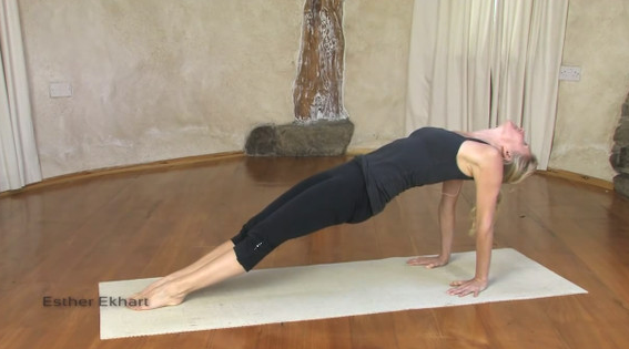 掰掰袖怎么瘦 6招瑜珈練成無贅肉手臂 掰掰袖怎么瘦 6招瑜珈練成無贅肉手臂