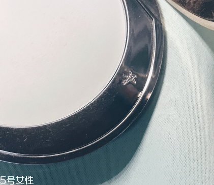 charlotte tilbury無暇極細蜜粉餅好用嗎 ct粉餅使用測評 charlotte tilbury無暇極細蜜粉餅好用嗎 ct粉餅使用測評