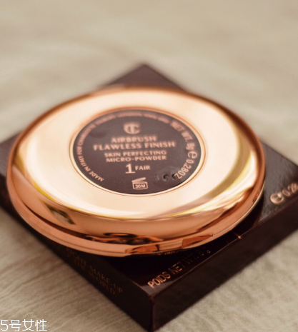 charlotte tilbury無瑕極細蜜粉餅適合什么膚質 charlotte tilbury無瑕極細蜜粉餅適合什么膚質