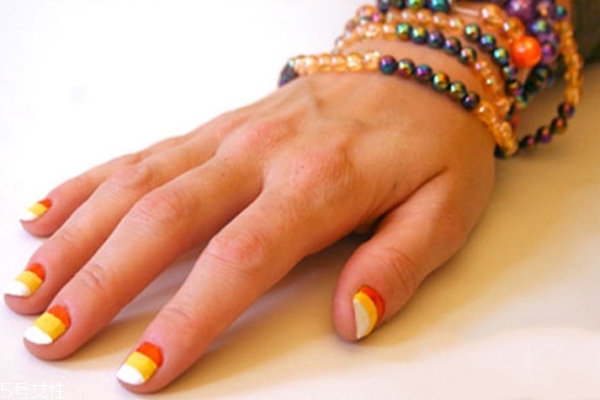 黃色條紋美甲教程 黃色系條紋美甲款式大全 黃色條紋美甲教程 黃色系條紋美甲款式大全