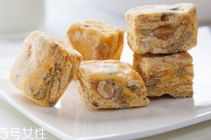 雪花酥是什么？雪花酥是牛軋?zhí)菃幔?><p><strong>雪花酥是什么？雪花酥是牛軋?zhí)菃幔?/strong></p></a></li> 	     </ul>
		</div>
	   <div   id=