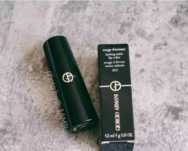 阿瑪尼紅管501和黑管501哪個(gè)好看 阿瑪尼唇釉怎么選購(gòu) 阿瑪尼紅管501和黑管501哪個(gè)好看 阿瑪尼唇釉怎么選購(gòu)